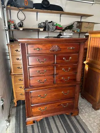 Chest of drawers