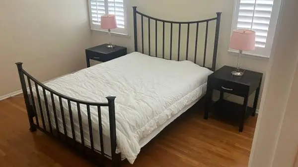 Solid & Basic bedroom set