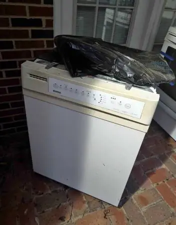 Kenmore dishwasher has been tested works great in very good condition its guara