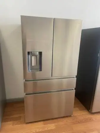 *Like new samsung 4door stainless*
