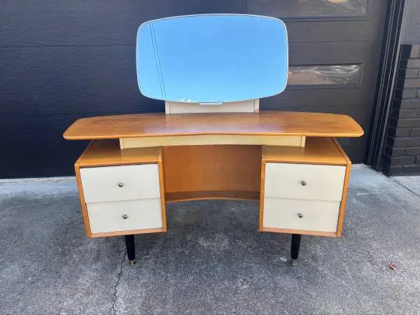Mid-Century Vanity (vintage)