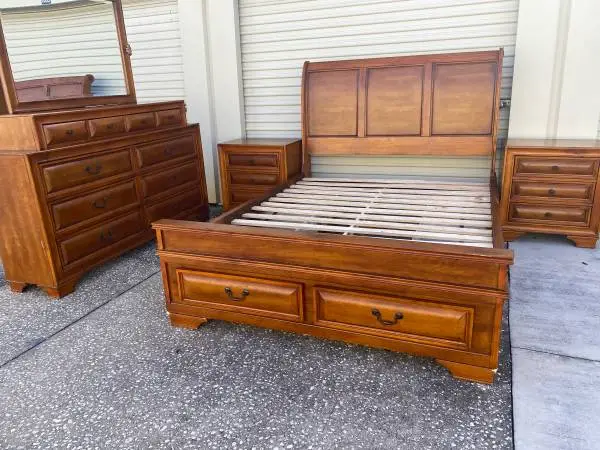 Queen Bedroom Furniture Dresser Set