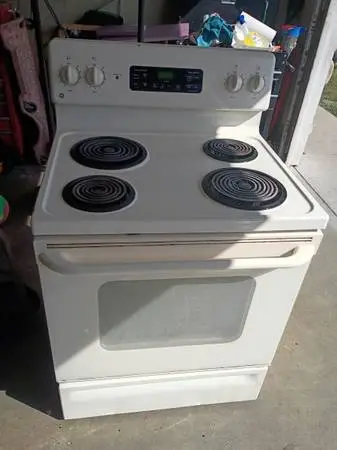 A GE electric stove