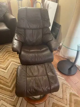 EKORNES BROWN LEATHER RENO RECLINER with OTTOMAN