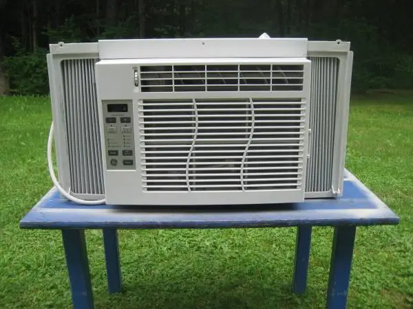 Used GE Window A.C. 6050 BTUs (works great)