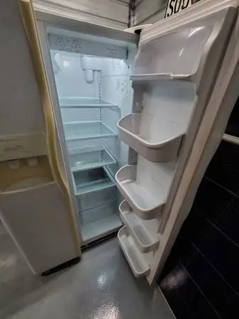 Frigidaire Side by Side Ice&Water Dispenser