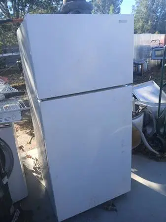 14 cu ft white general electric fridge w delivery