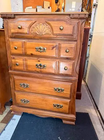 Chest of drawers