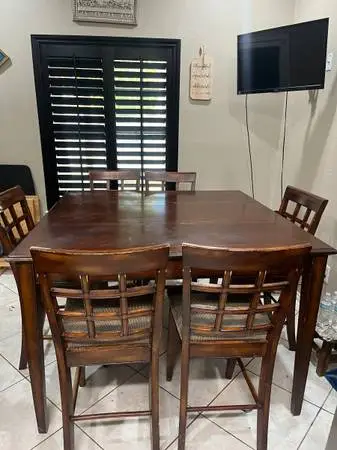 ***Dining room table and chairs ***