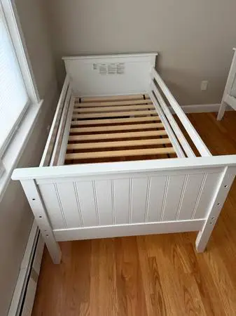 2 twin size beds frames