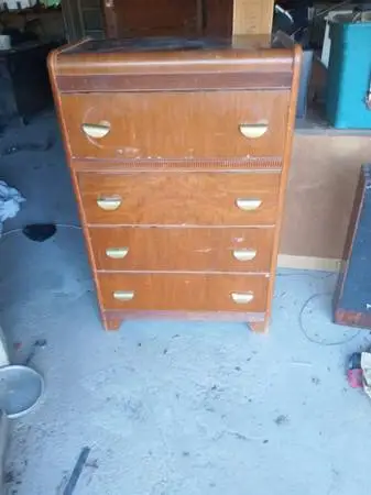 Chest of drawers