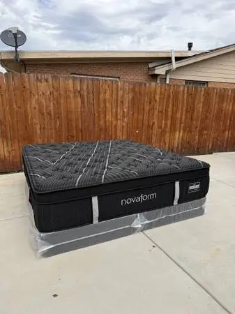 Beautiful ***KING SIZE BED mattress & Boxspring .... *** I CAN DELIVER