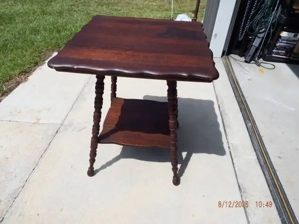 American Antique Oak Parlor/Center/Lamp Table