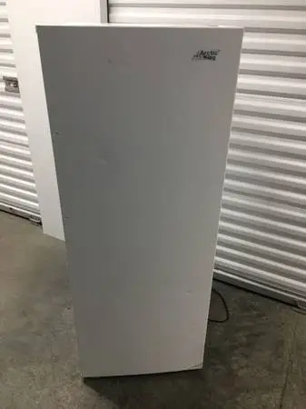 ICE COLD - ARCTIC KING 7 CU. FT. UPRIGHT FREEZER IN WHITE