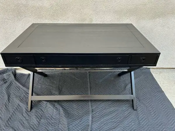NICE QUALITY PORTABLE DESK WITH REMOVALBLE LEGS CAN DELIVER LOCAL IF NEEDED