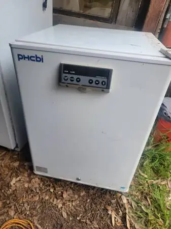 Under counter refrigerator