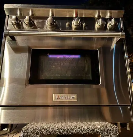 WOLF GAS RANGE MODEL GR364G
