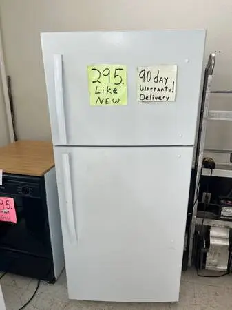 Refrigerator like new 18 ft.³ Warranty,, delivery Call/Text