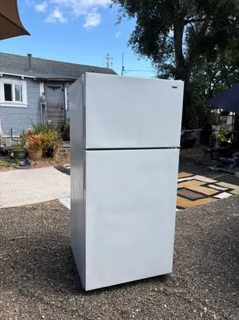 Hotpoint Top-Freezer Refrigerator