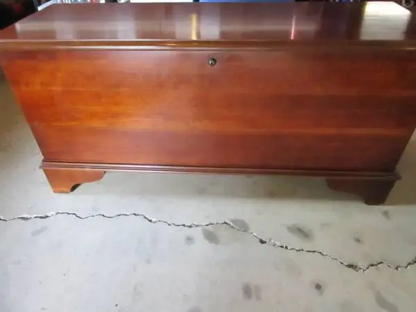 REAL NICE LANE CEDAR CHEST