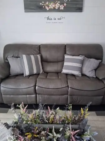 NICE GRAY LEATHER SOFA W/ RECLINERS BOTH ENDS!
