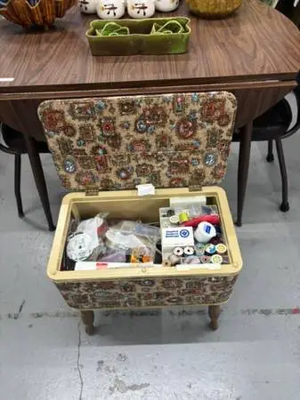 Vintage sewing box/bench full of sewing stuff