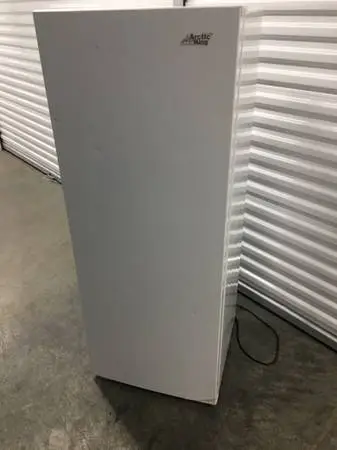 ICE COLD -  ARCTIC KING  7 CU. FT. UPRIGHT FREEZER IN WHITE