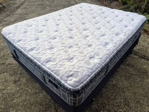 QUEEN SIZE PLUSHTOP MATTRESS SET