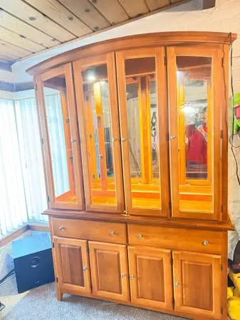 Lighted hutch