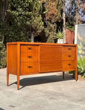 Mid Century Modern Vintage 1960s Century 9 Drawer Lowboy Dresser