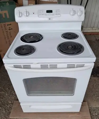 Electric Oven/Stove Self Cleaning in good working condition