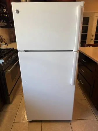 Refrigerator for apartment or garage like new