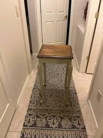 Vintage Queen Anne Style Accent Side Table