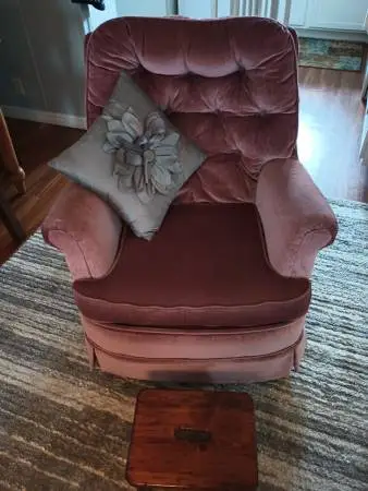 Swivel rocker recliner rose colored