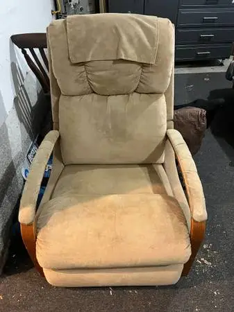Pair of La-Z-Boy Microfiber Recliners – Super Comfortable!