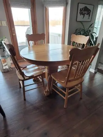 Table  solid Oak with 4 chairs