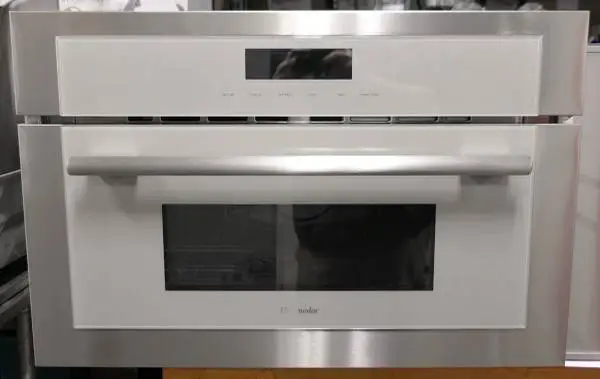 NEW IN BOX MASTERPIECE MICROWAVE BUILT-IN