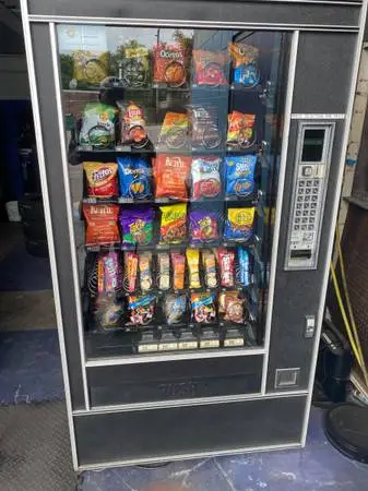 vending machine /snack machine