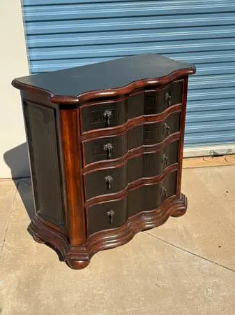 Exquisite Ethan Allen 4 Drawer Bombay Style Entryway/Accent Table