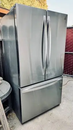 ***Refrigerator-Kenmore