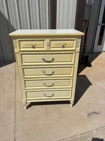 Beautiful Dixie 5 Drawer 2 Tone Finished Dresser w/Mirror