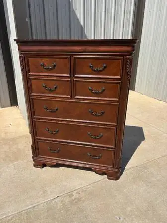 Like New Big Dark Mahogany 5 Drawer Gentlemans Chest