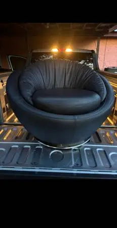 Black swivel chair
