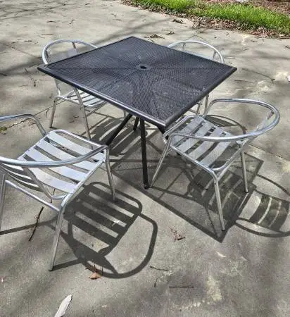 Exterior Metal Table with (4) Aluminum Chairs
