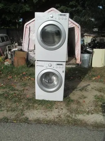 LG STACKABLE WASHER +220 DRYER