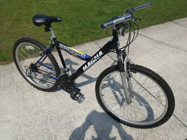 Premium MAGNA 26 Mens Bike. Front Suspension. LIKE NEW!