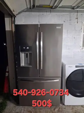 Frigidaire Gallery French Door Refrigerator in excellent condition