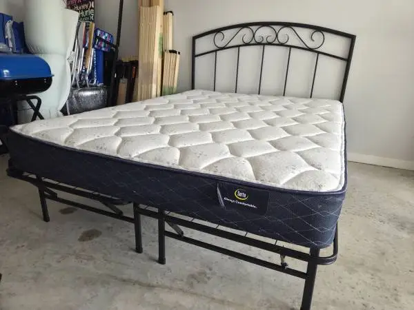 Like New Serta Queen Mattress Bed