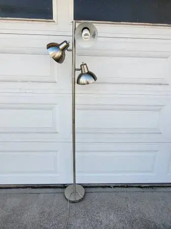 CHROME FLOOR LAMP