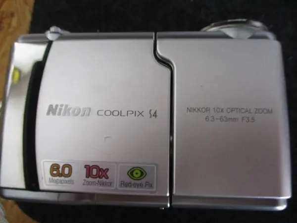NIKON COOLPIX S4 CAMERA